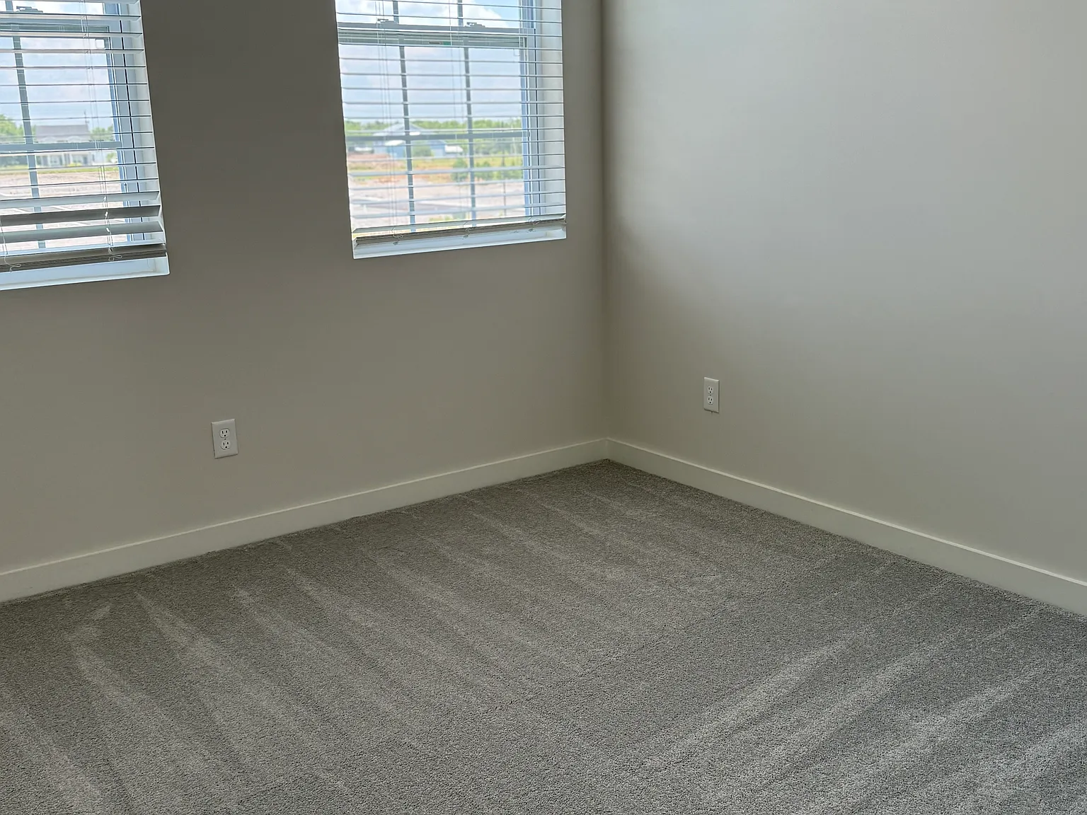 4 bed, 3.5 bath, 2042 sqft, $2,390 — Photo 3