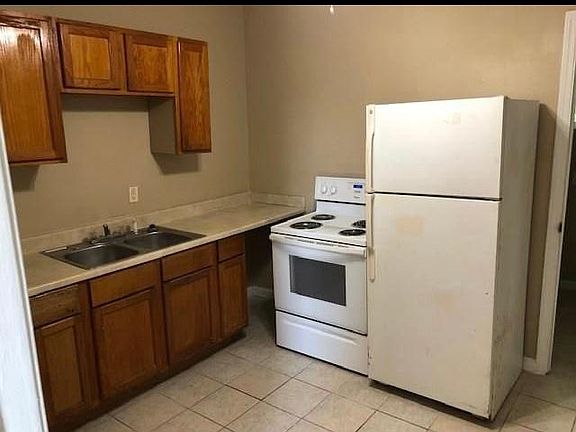 3rd image of 3005 Pauger St