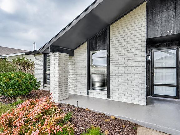 3rd image of 2923 Winterberry Dr