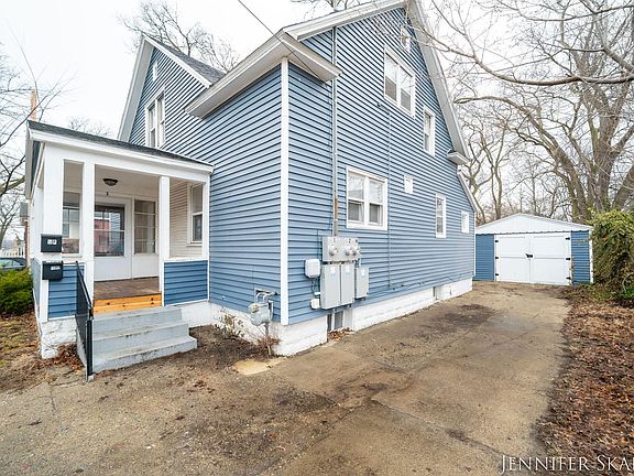 3rd image of 296 W Larch Ave