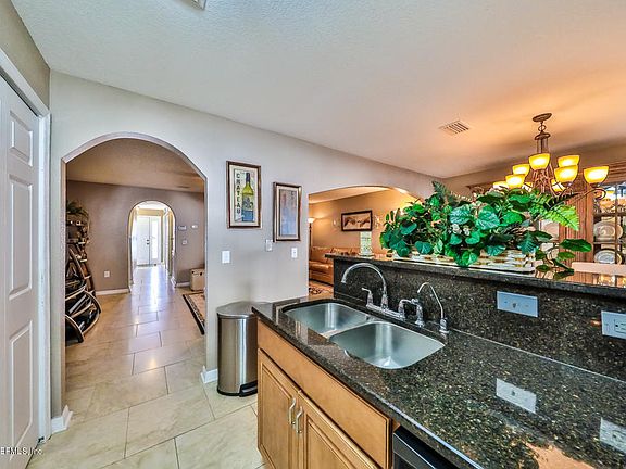 5th image of 7082 Saint Ives Ct