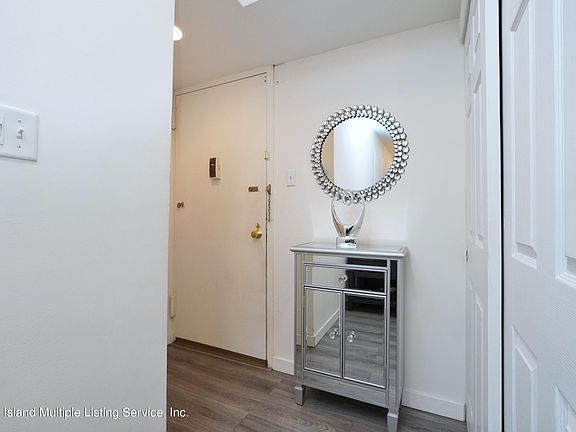 2nd image of 1284 Rockland Ave APT 1B