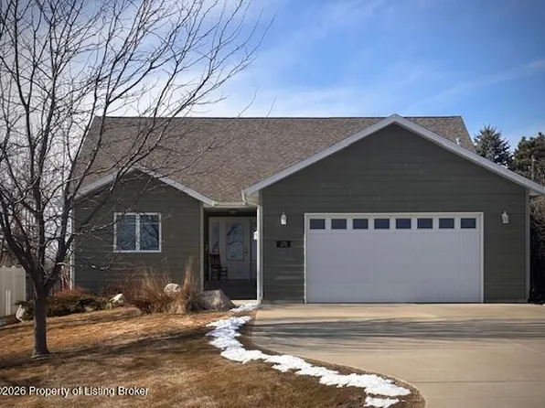 370 Palm Beach Rd, Dickinson, ND 58601