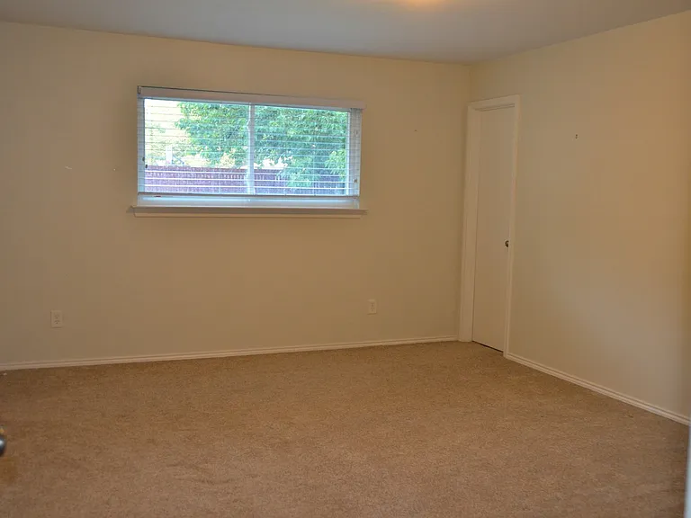 2401 Westridge Dr — Photo 8
