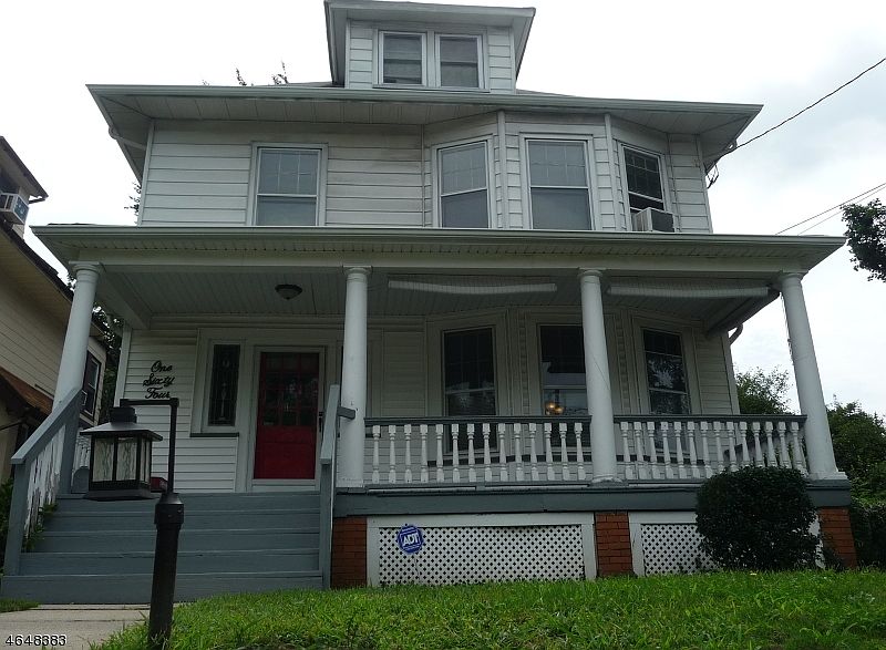 1st image of 164 DeWitt Ave