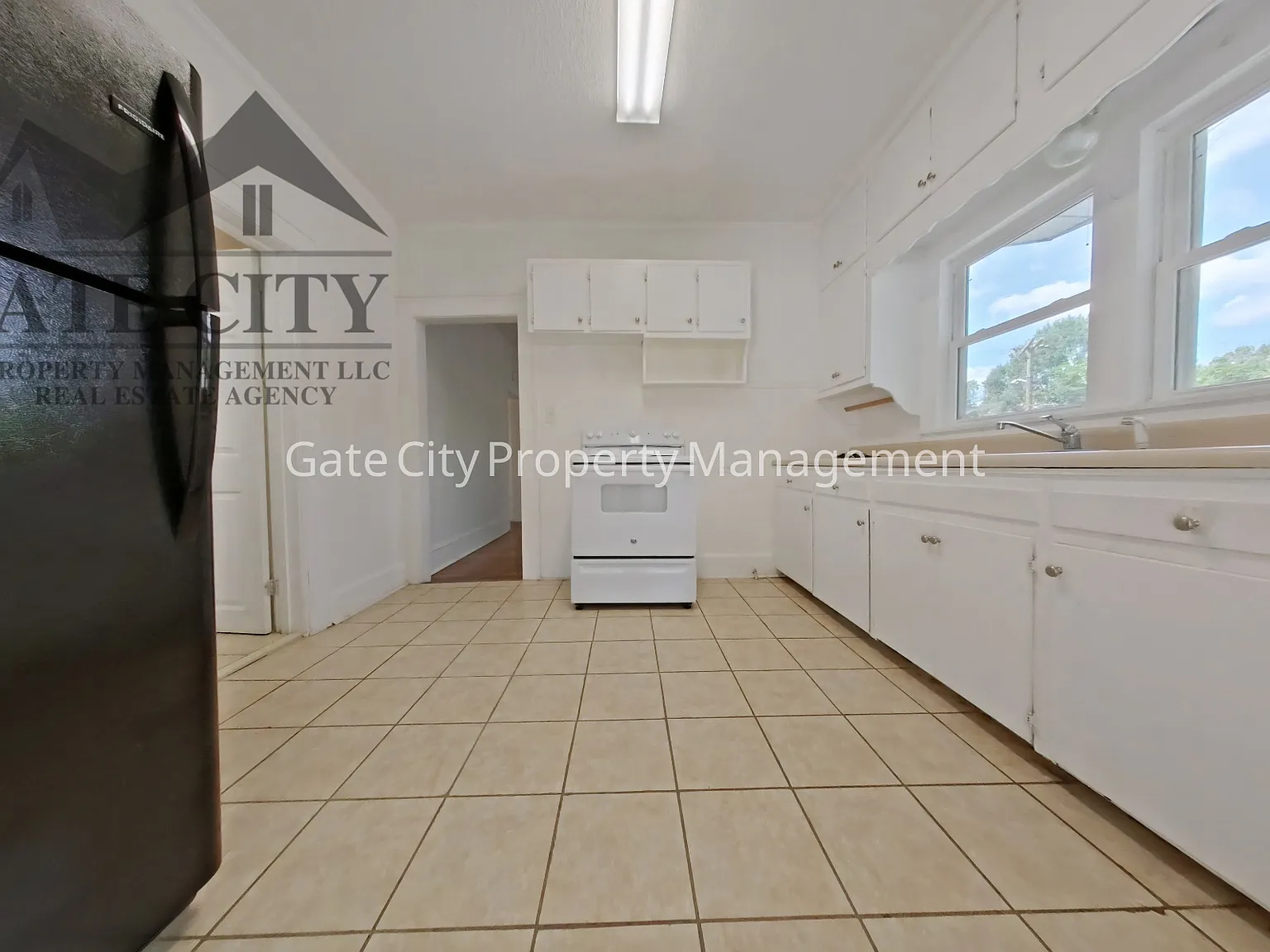 3 bed, $1,295 — Photo 2