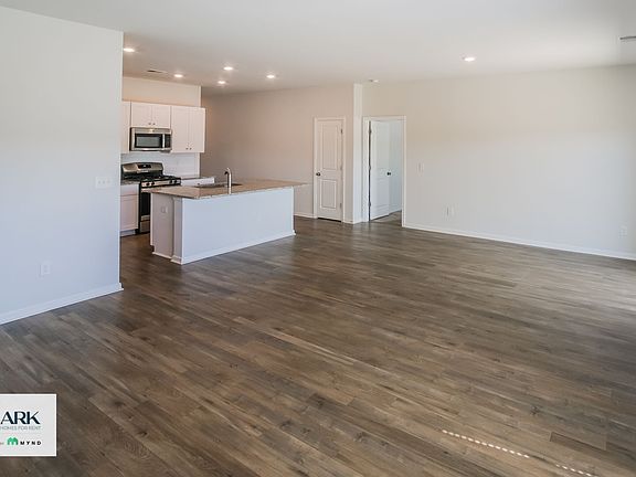 5th image of 700 Watercliff Dr
