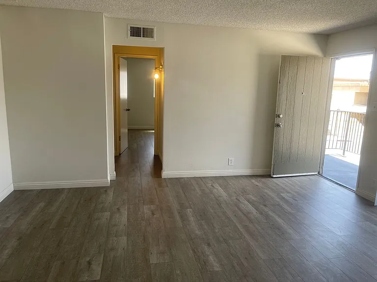 Apt 420 Garfield — Photo 12