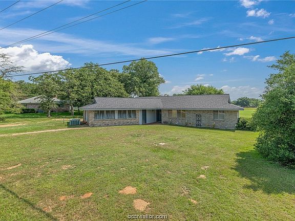 2nd image of 2 Golfview Dr