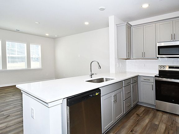 5th image of 1140 Foundry Dr