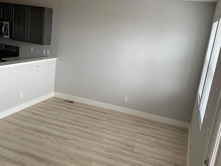 4722 N Kittredge St — Photo 3