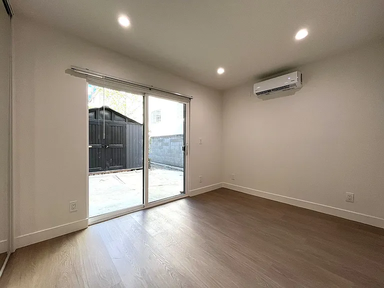1734 Barry Ave #2 — Photo 7