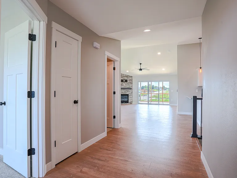 127 Kinsey St — Photo 3
