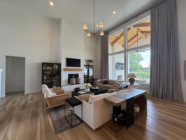 333 N 1200 E — Photo 2