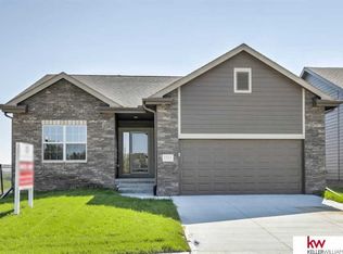 19309 Franklin Cir, Elkhorn, NE 68022