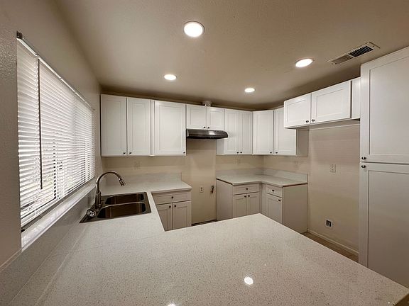 4th image of 28638 Strathmore Rd