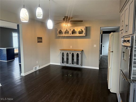 3rd image of 2985 Palisades Dr
