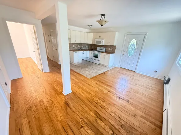 10 Park Cir, Nesconset, NY