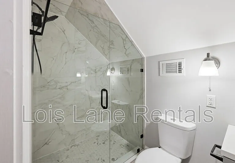 2043 Wappoo Dr — Photo 16