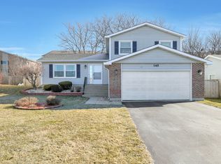 145 Pebblecreek Trl, Carol Stream, IL 60188