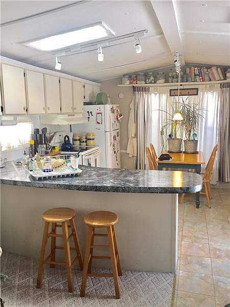 1st image of 7 Mayflower Dr
