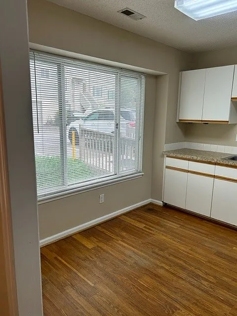 2 bed, 2.5 bath, 1104 sqft, $1,325 — Photo 4