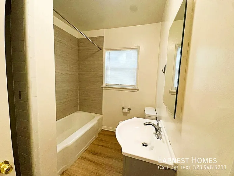 127 N Doheny Dr #127.5 — Photo 16
