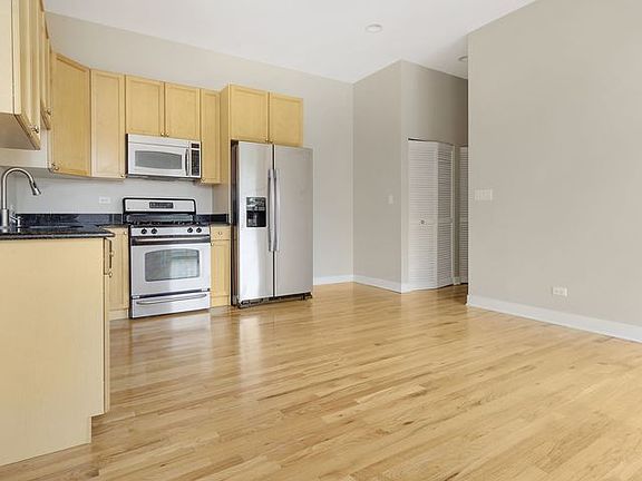 3rd image of 2120 W Washington St #406