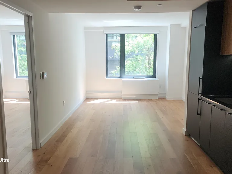 411 35th St #2G — Photo 5