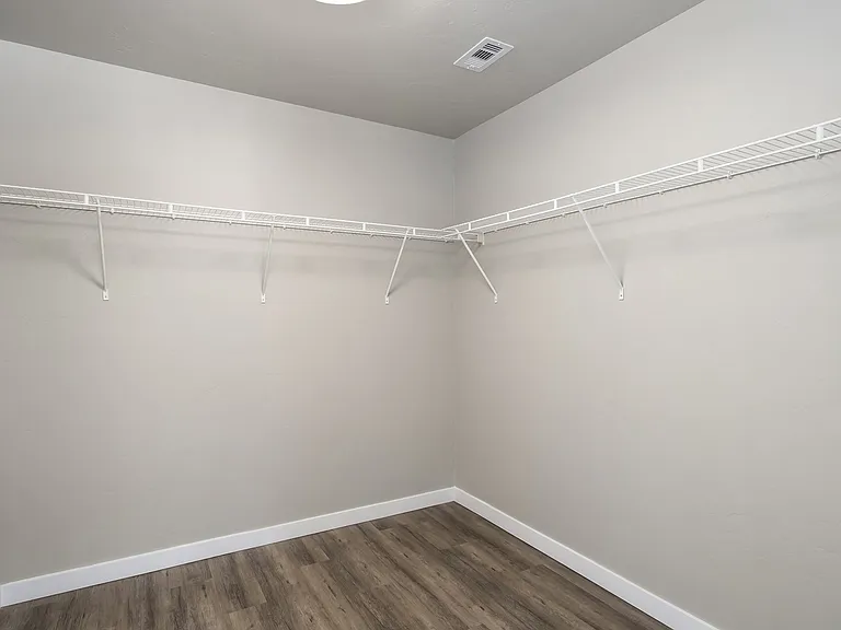 Stillwater Crossing Apartments — Photo 47