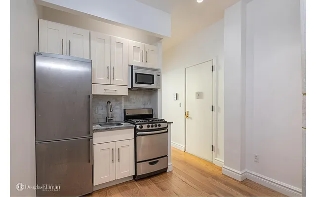 Rented by Douglas Elliman | media 16