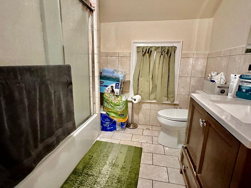 2nd image of 460 Broadway APT 3