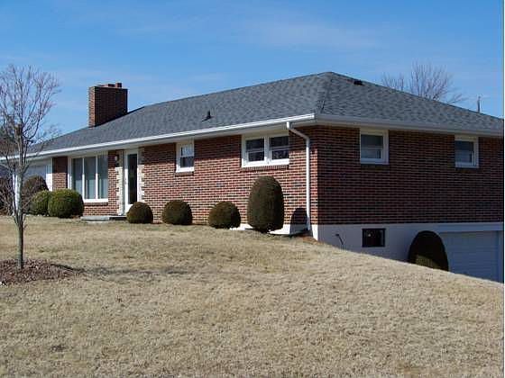 1st image of 190 Maple Dr