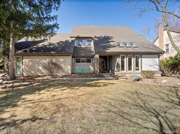 37924 Stableview Dr, Farmington Hills, MI 48335