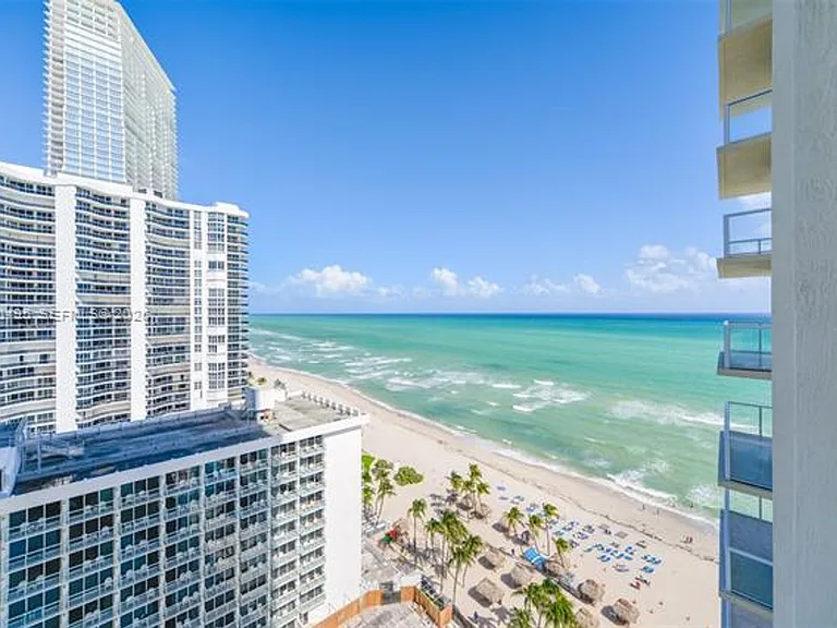 16699 Collins Ave #CU-2004 — Photo 21