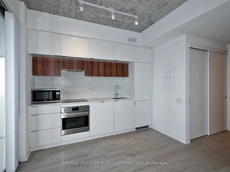 185 Roehampton Ave #1504 — Photo 6