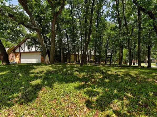 2805 Kenwood Ct, Edmond, OK 73034