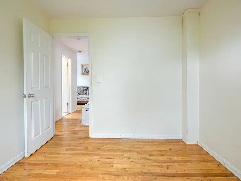 55 Duncan Dr W — Photo 18