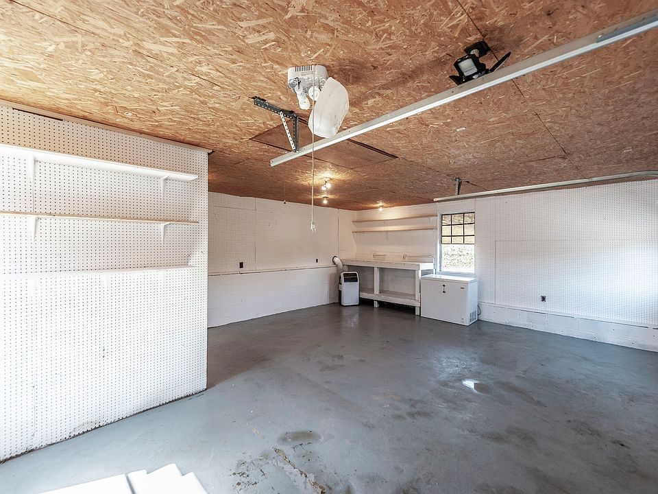43rd image of 655 Cummings Ln