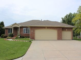 3307 N Lakecrest Cir, Wichita, KS 67205