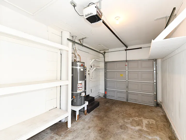 1415 Meek Ave — Photo 12
