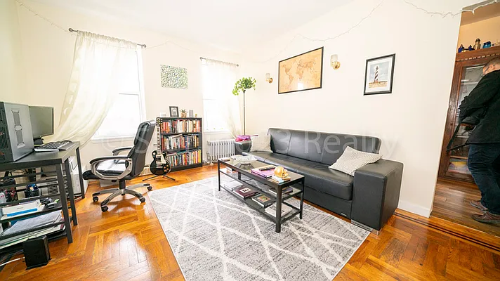 Rented by Sterling Realty Solution Inc | media 6