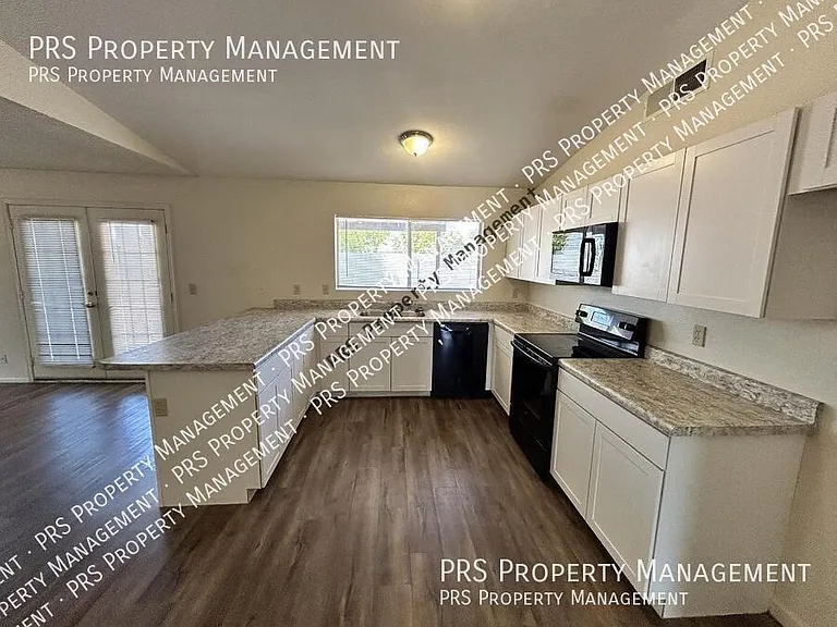 3226 N Sycamore Pl — Photo 15