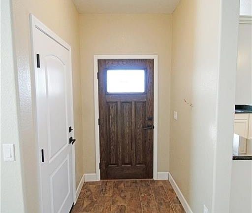 4th image of 2035 E Hammer Ln