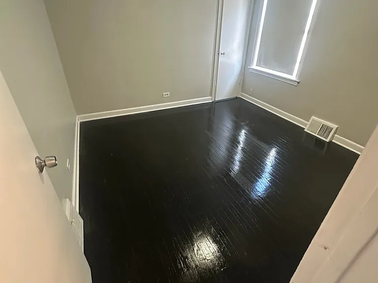 14321 Wallace Ave — Photo 5