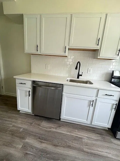 3 bed, 1.5 bath, 1645 sqft, $2,399 — Photo 4