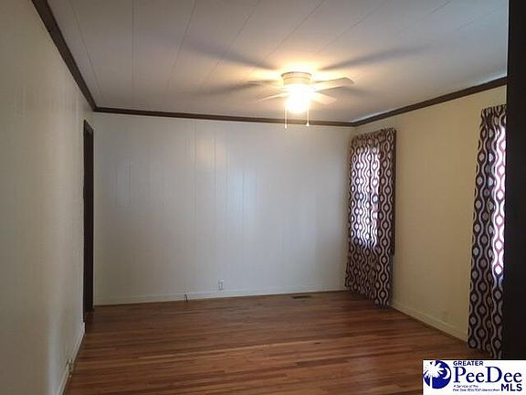 3rd image of 301 Emmary St