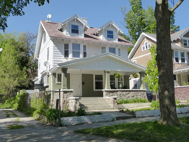 1247 Bemis St SE — Photo 1