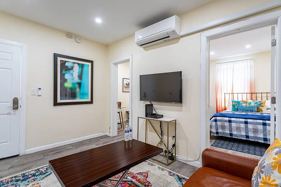 2 bed, 800 sqft, $5,500 — Photo 2