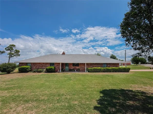 1003 N Oak Ave, Hinton, OK 73047